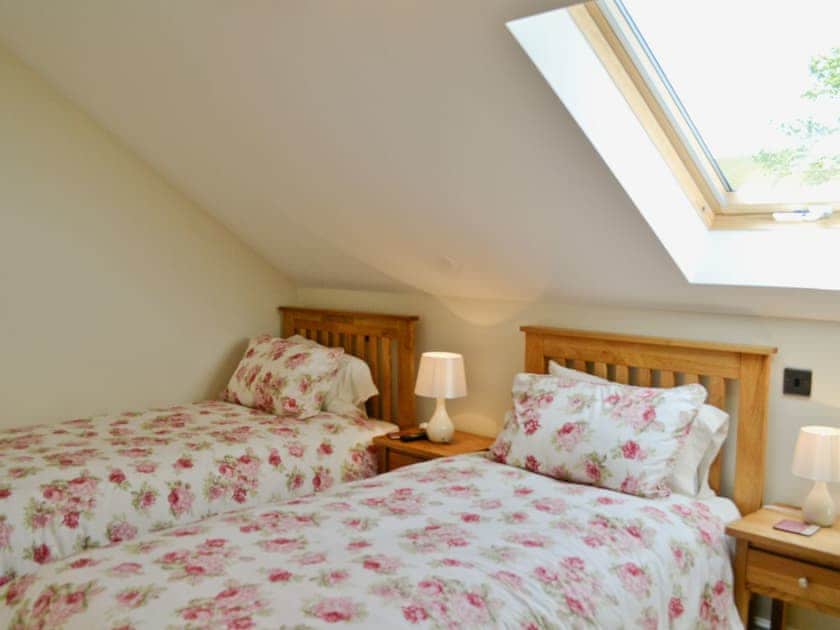 Twin bedroom | Ffynnonmeredydd Cottages - The Stable, Mydroilyn, nr. Aberaeron 