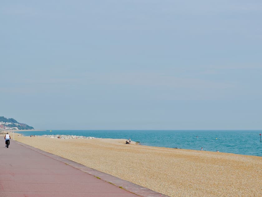Hythe promenade 