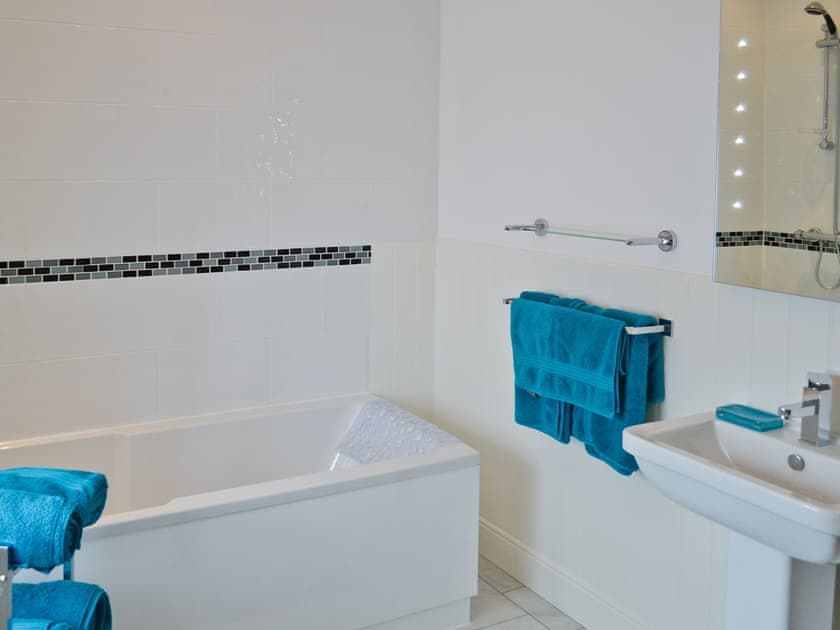 Bathroom | Ffynnonmeredydd Cottages - The Mill, Mydroilyn, nr. Aberaeron 