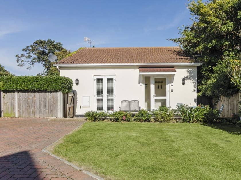 Delightful, detached holiday home  | Owls Croft, Broadstairs