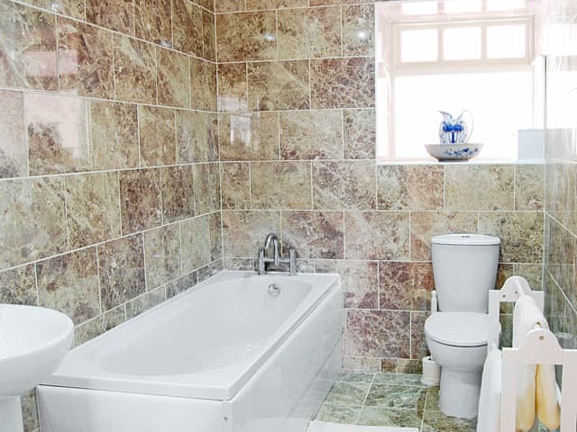 Bathroom | Stable Cottage, Kennythorpe near Malton