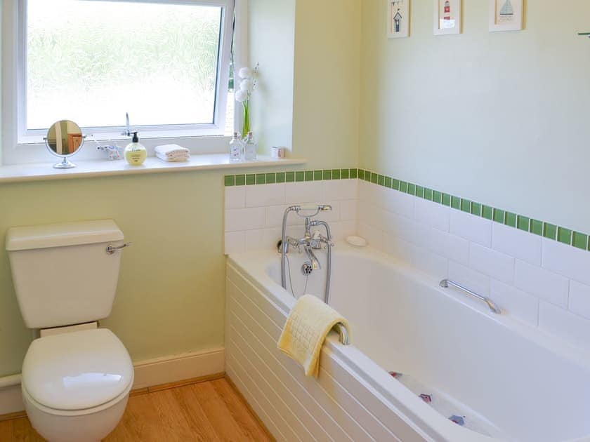 Lovely bathroom with shower attachment | Lavender Cottage, Buckfastleigh