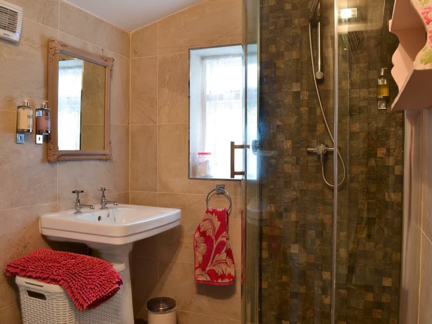 Bathroom | Childe of Hale Cottage, Hale Village