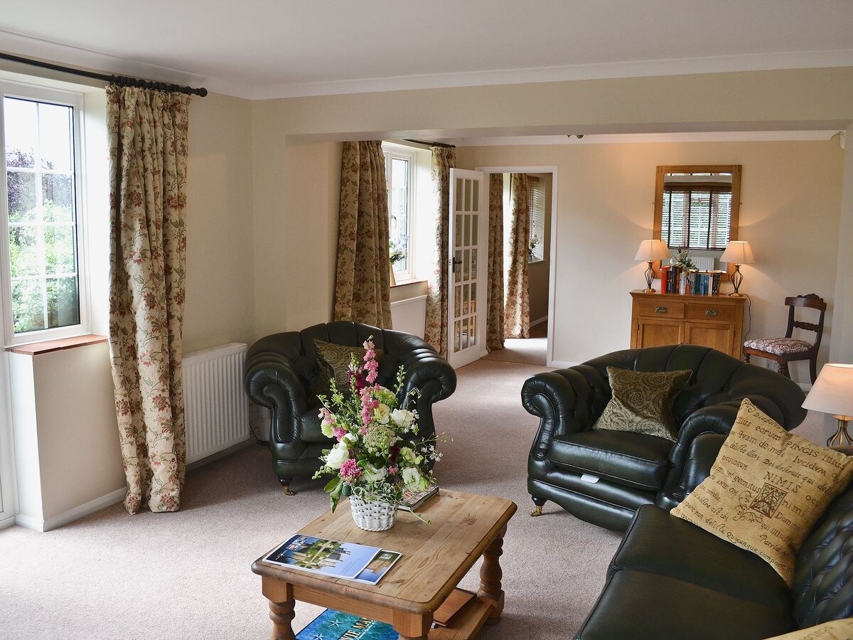 Leeds Castle Holiday Cottages Knight S Cottage Ref 27986 In