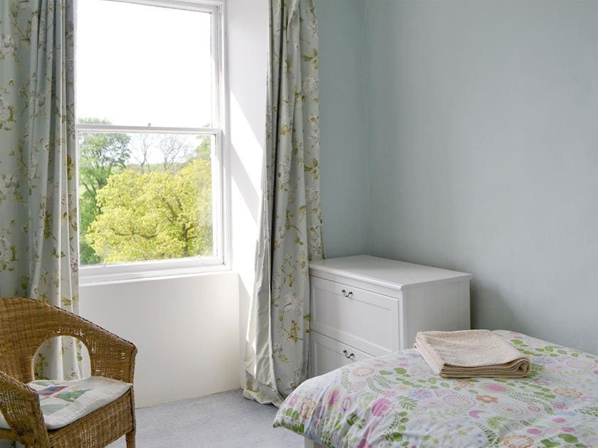 Peaceful single bedroom | Burnfoot of Cluden, Holywood, by Dumfries