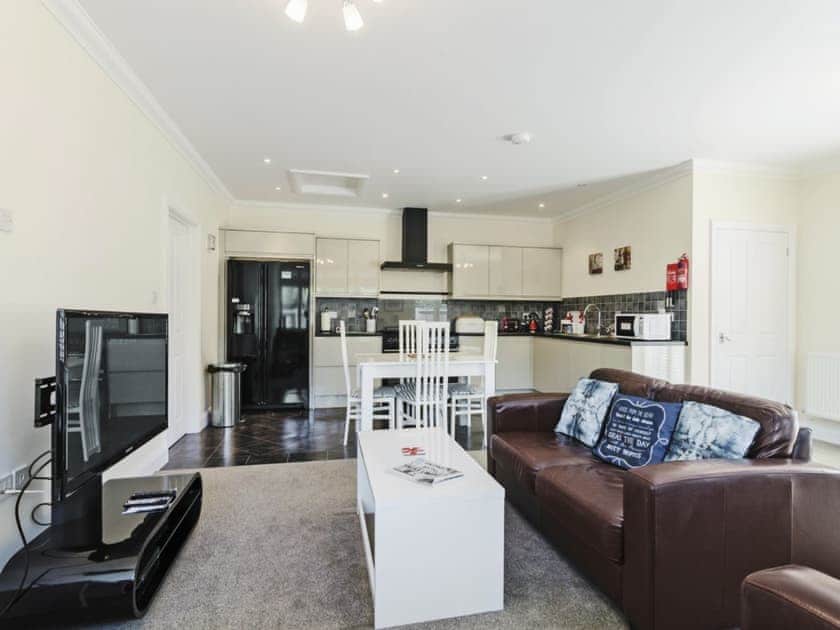 Beautifully presented open plan living space | Owls Croft, Broadstairs