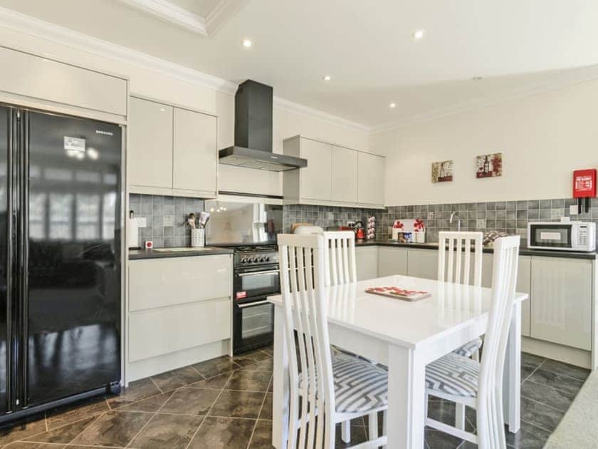 Beautifully presented open plan living space | Owls Croft, Broadstairs