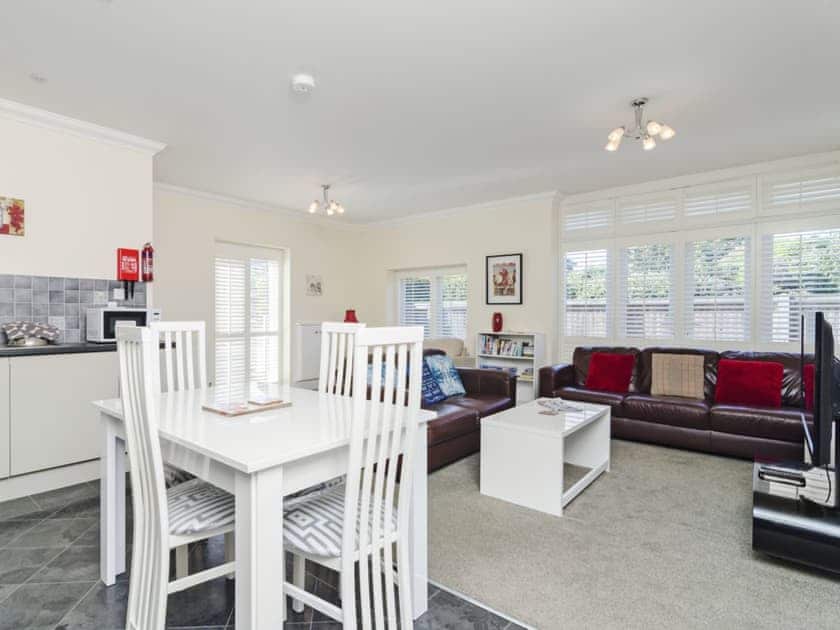 Beautifully presented open plan living space | Owls Croft, Broadstairs