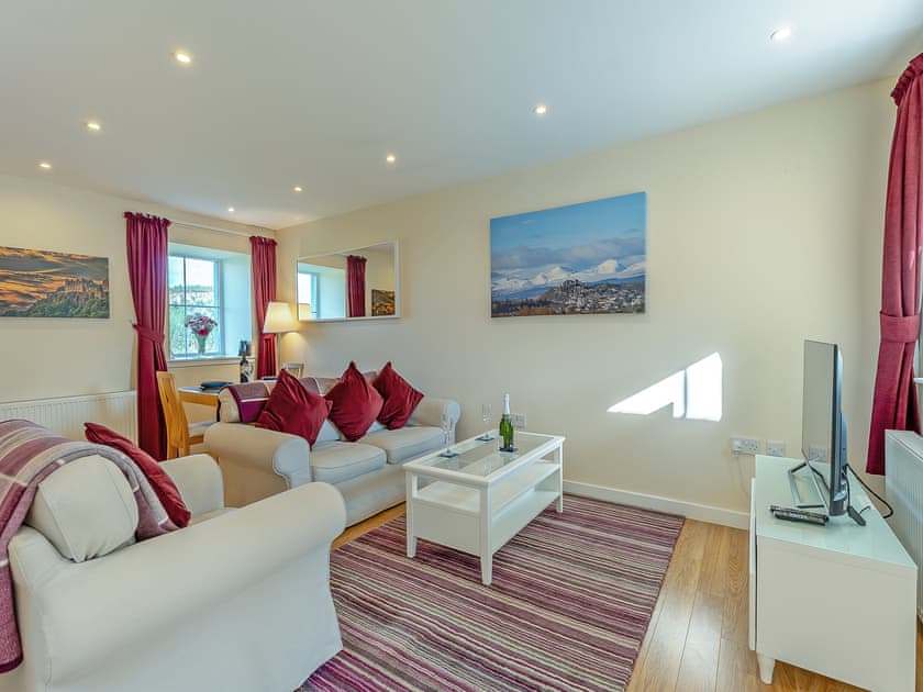 Living room/dining room | Osprey Hideaways - Kestrel Cottage, Stirling