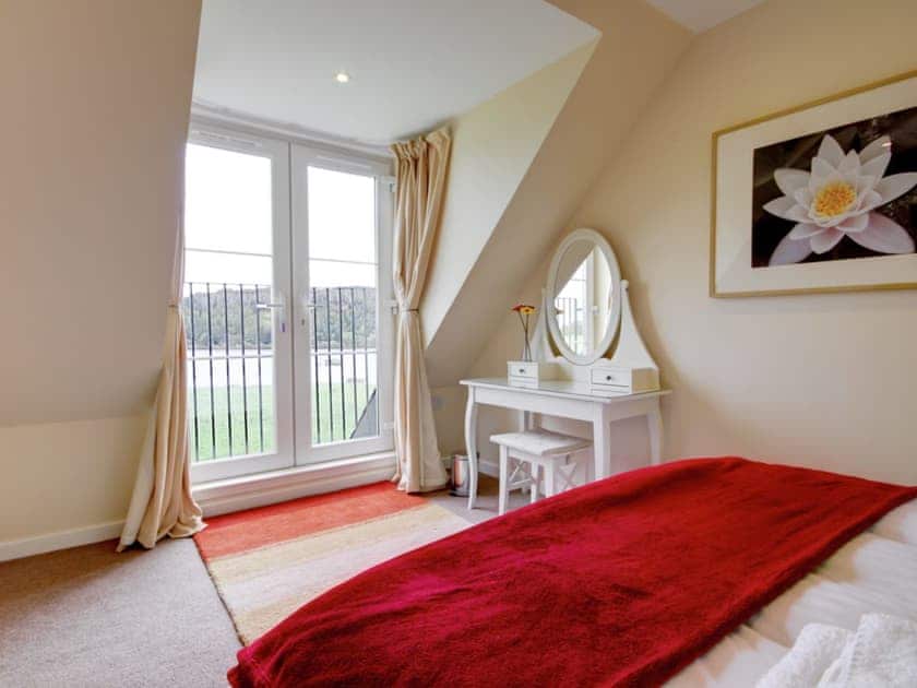 Double bedroom | Osprey Hideaways - Peregrine Cottage, Stirling