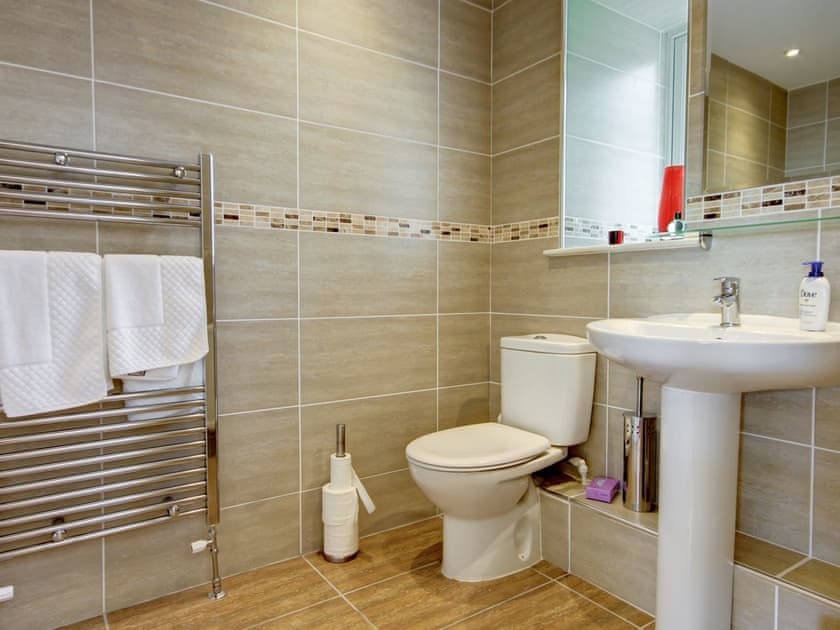 Bathroom | Osprey Hideaways - Peregrine Cottage, Stirling