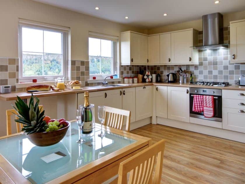 Open plan living/dining room/kitchen | Osprey Hideaways - Osprey Cottage, Stirling