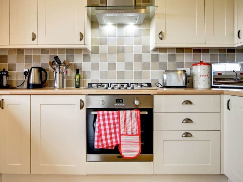Open plan living/dining room/kitchen | Osprey Hideaways - Osprey Cottage, Stirling