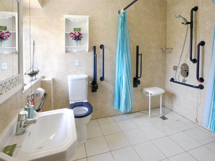 Bathroom | Scalby Lodge - Fortescue Cottage, Scalby, Scarborough