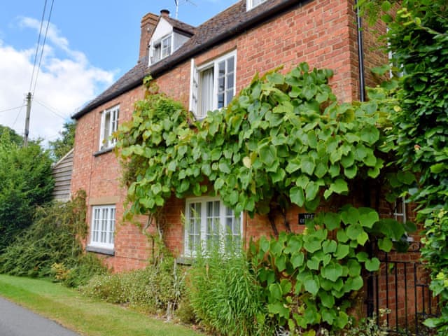 Vine Cottage Ref 16788 In Honington Near Shipston Warwickshire