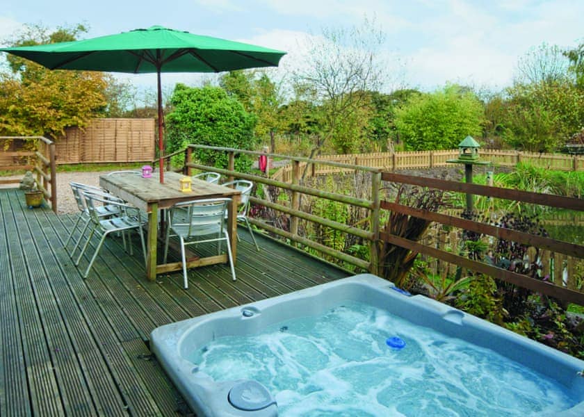 Sitting-out-area with hot tub| Hidden Garden Cottage, Wainfleet, nr. Skegness