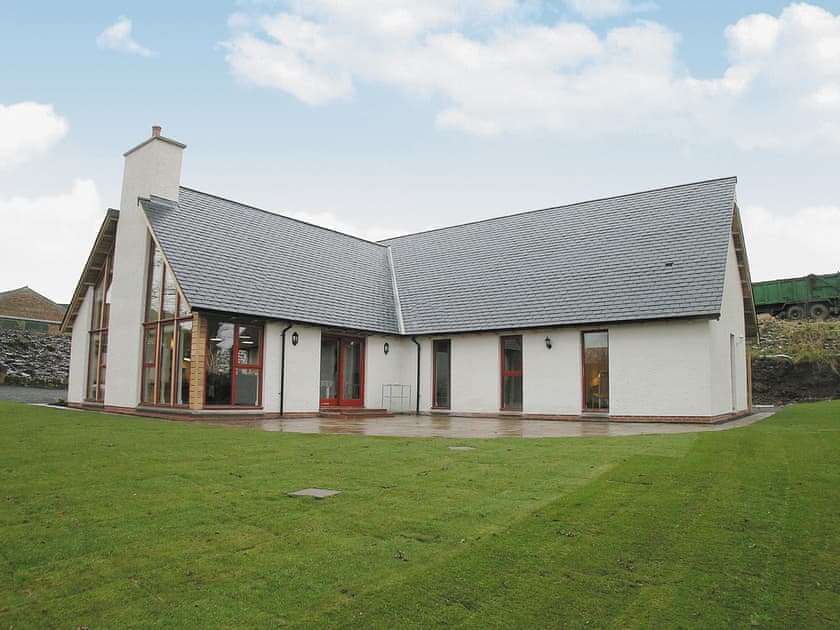 Exterior | Blossom Cottage, Invergowrie, nr. Dundee
