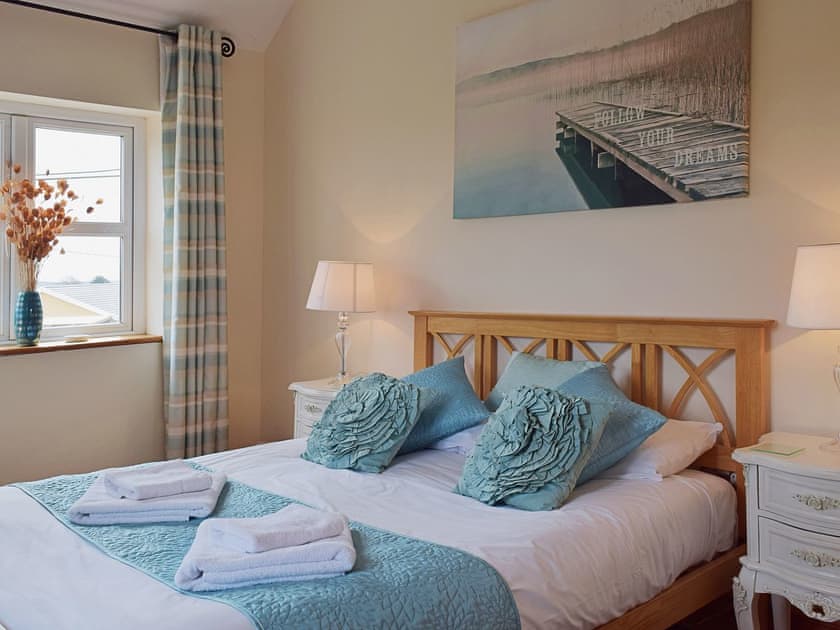 Double bedroom | Wrth-y-Nant - Tanylan Farm Cottages, Kidwelly