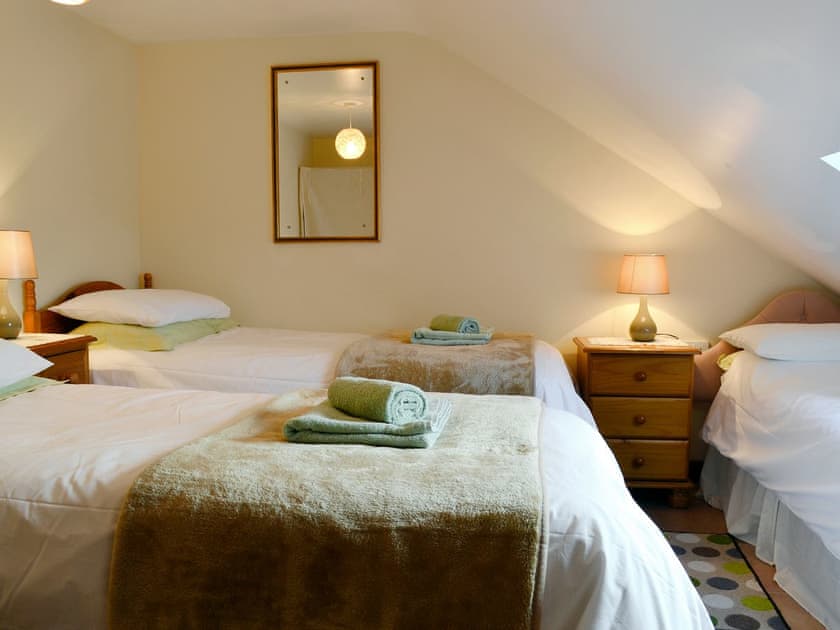 Light and airy triple bedroom | Ty Hir - Bwlchgwyn Equestrian Holidays, Arthog, near Fairbourne