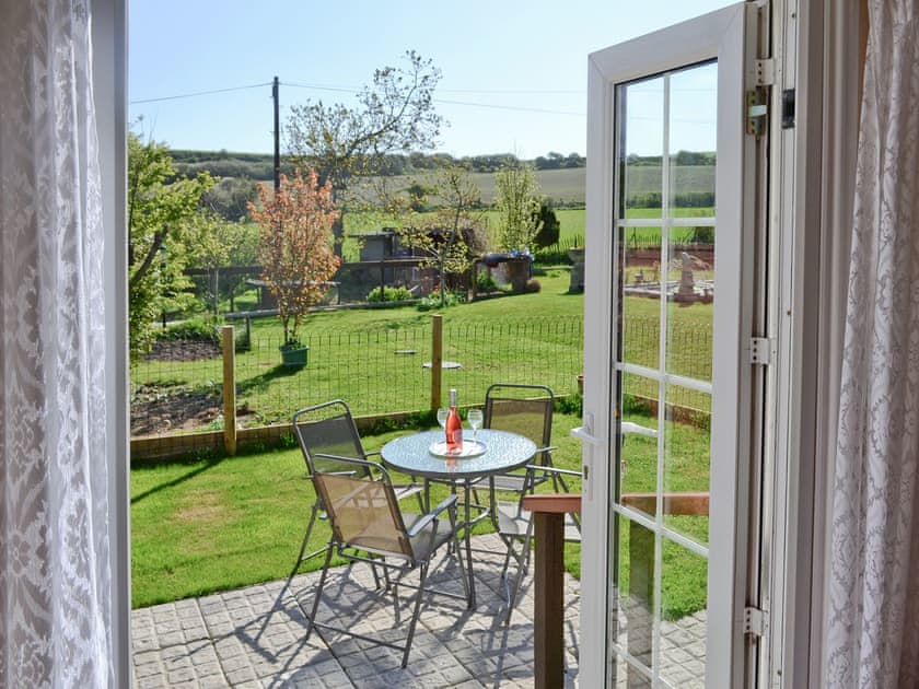Living room/dining room | Daisy’s Cottage Annexe, Niton, nr. Ventnor