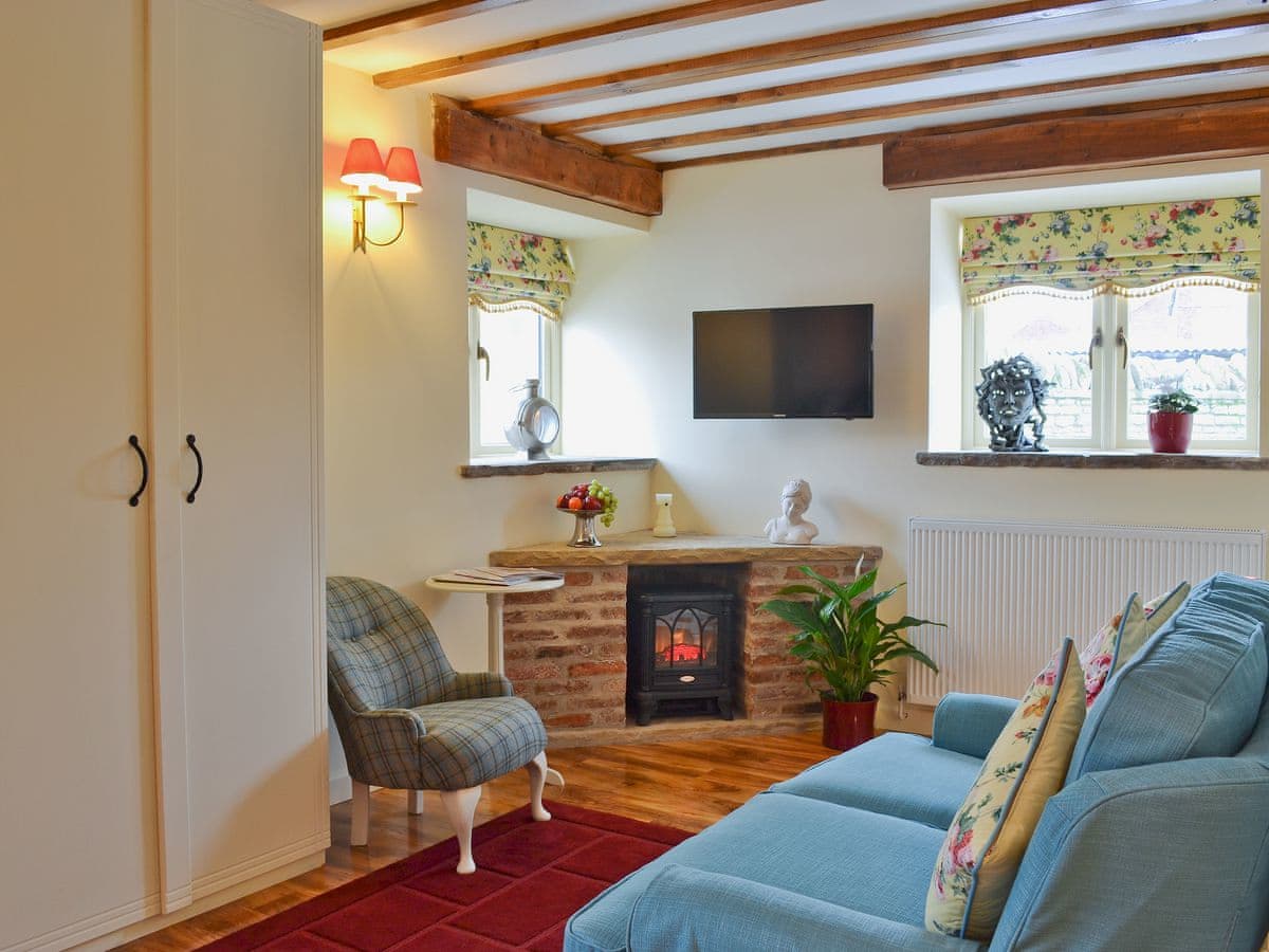 Wrelton Holiday Cottage sleeps 3 - West Wood Cottage ( Ref 28249 ) Self Catering Accommodation near Pickering North Yorkshire