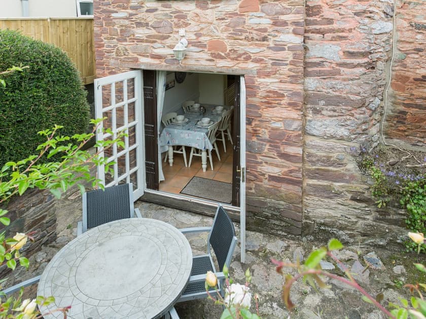 Sitting-out-area | Laurel Cottage, Stoke Gabriel