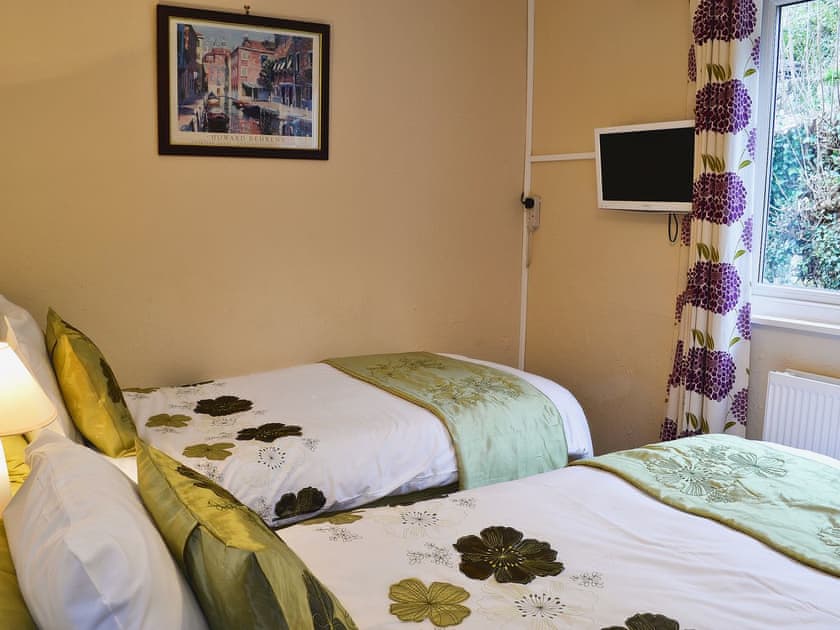 Twin bedroom | Bryn Euryn Cottage, Rhos-on-Sea, nr. Colwyn Bay