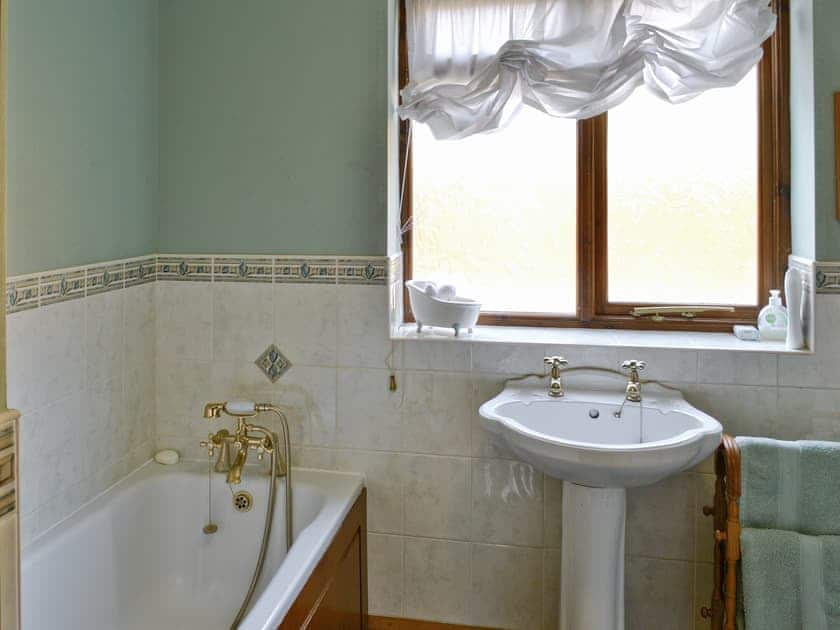 Bathroom | Ye Olde Smithy, Kennythorpe near Malton