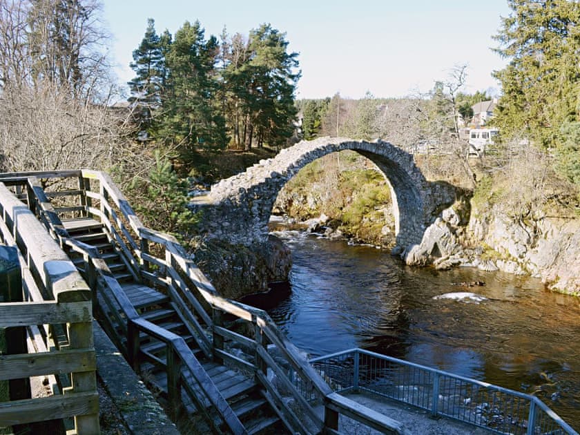 Historic bridge in village centr | Tall Pines, Carrbridge