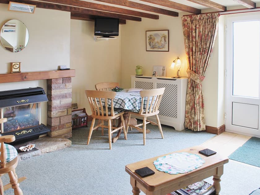 Open plan living/dining room/kitchen | Pegg Inn Cottage, Wildboarclough, Buxton