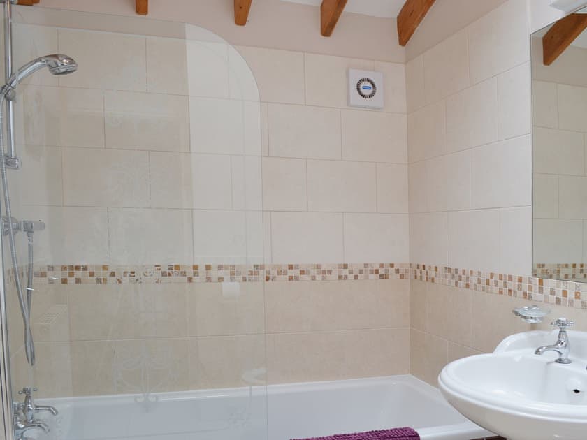 Bathroom | Newbiggin Gardens - Wold View, Newbiggin Gardens, Filey