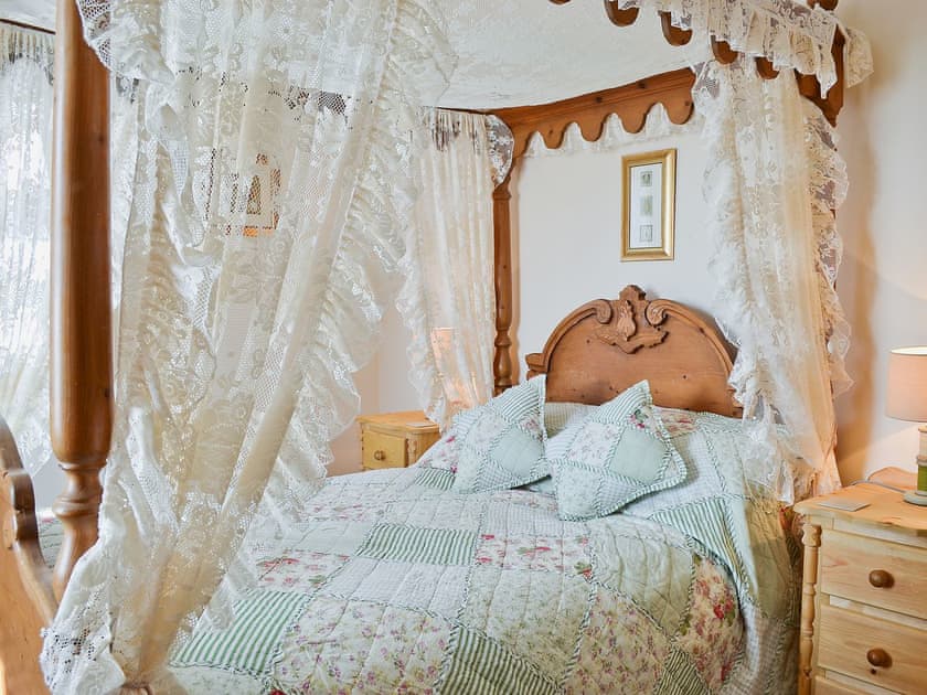 Four Poster bedroom | Coble Cottage, Flamborough