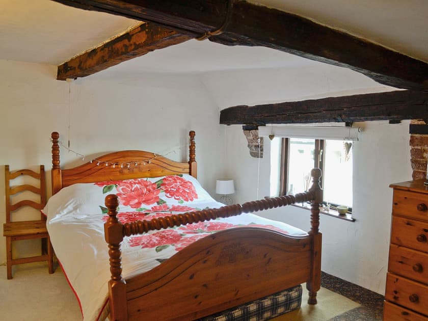 Double bedroom | The Hideaway Cottage, Gloucester
