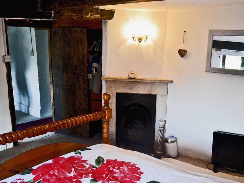 Double bedroom | The Hideaway Cottage, Gloucester
