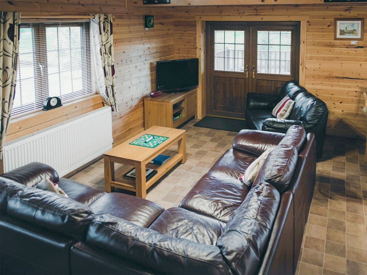 No. 6 Lake View Lodge - Holiday lodge in Central England - Image 3