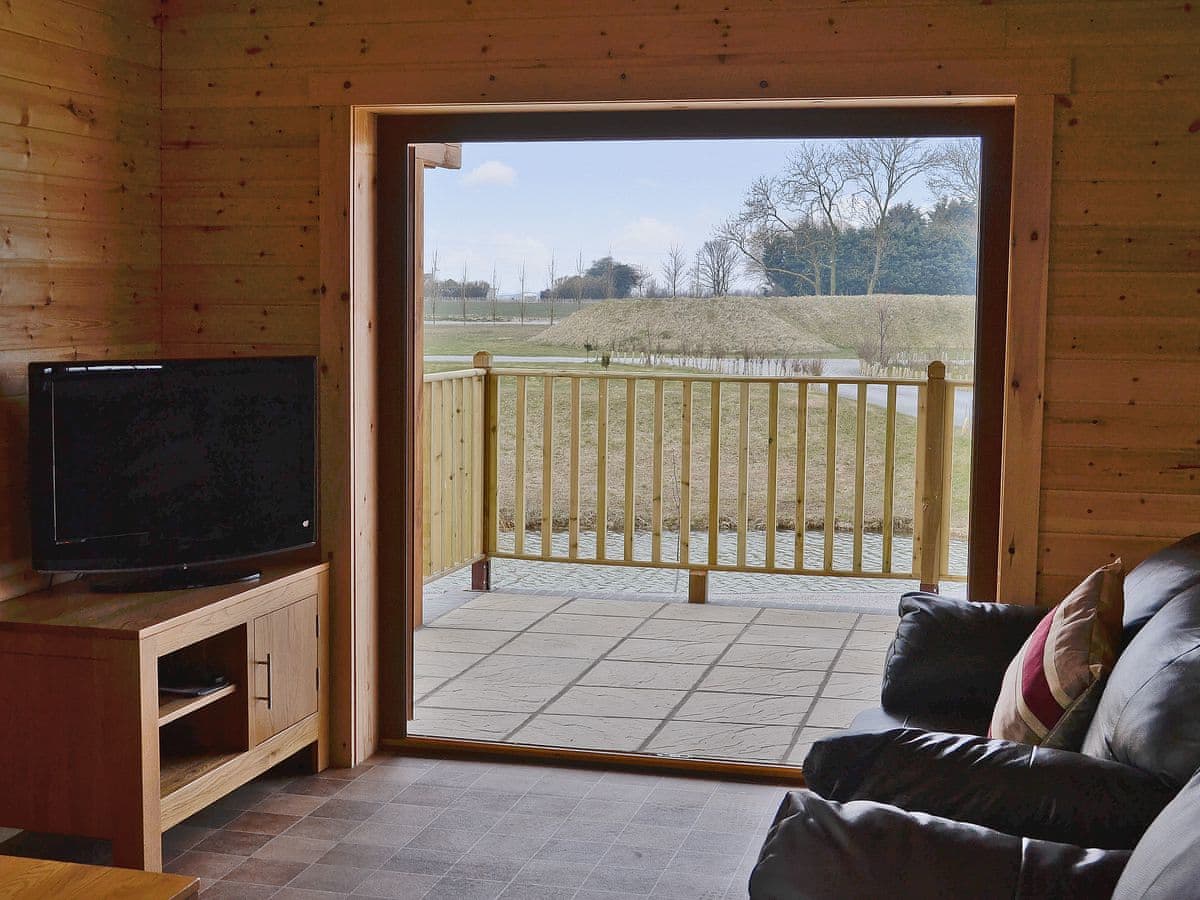 No. 6 Lake View Lodge - Holiday lodge in Central England - Image 2