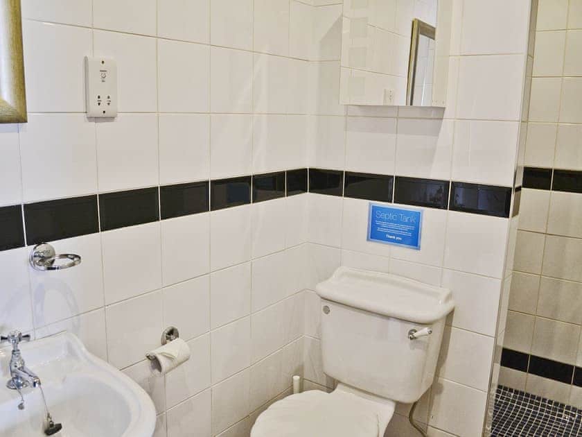 Bathroom | Lower Marley Farm - Apple Cottage, Sedlescombe, nr. Battle