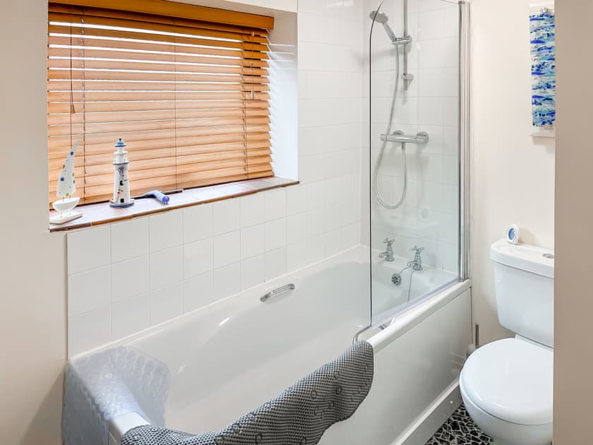 Bathroom | Trailor Cottage, Weybourne 
