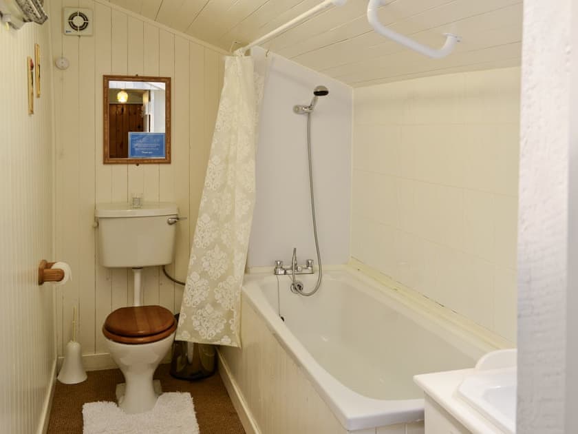 Bathroom | Achd, Drumbeg, by Lochinver