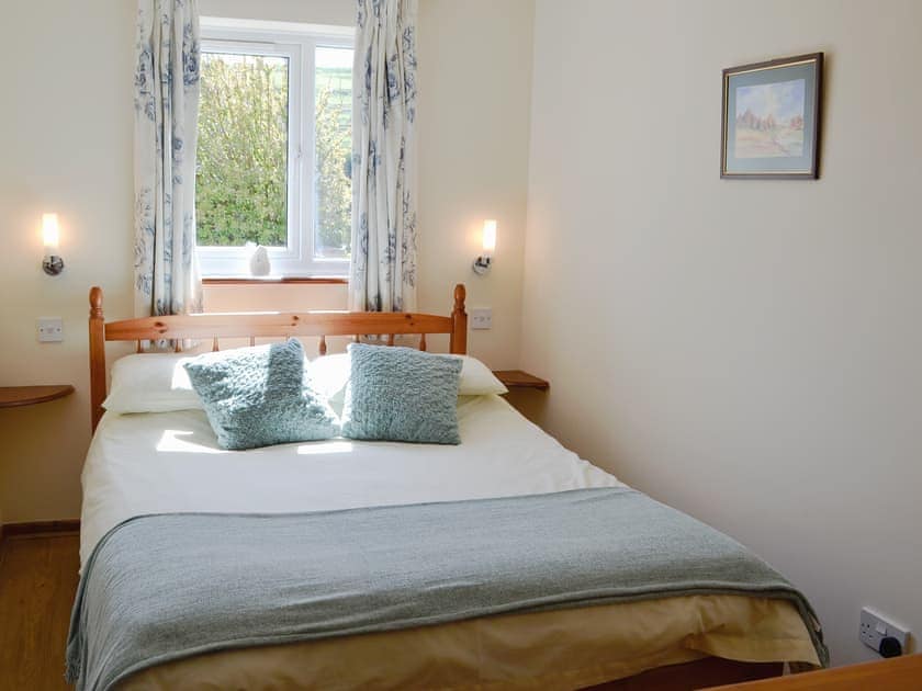 Double bedroom | Rose Cottage, Winterbourne, Steepleton