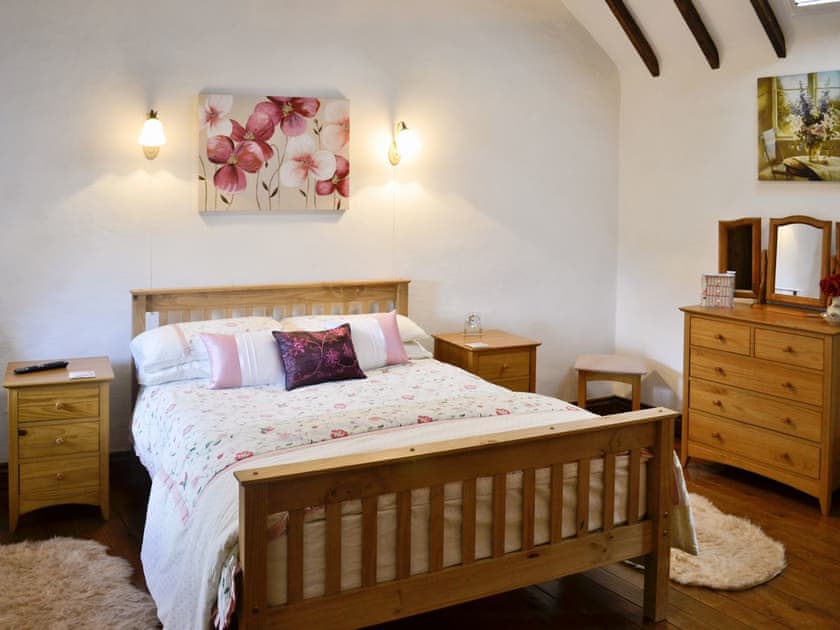 Double bedroom | Fordbrook Cottage, Brixton Torr
