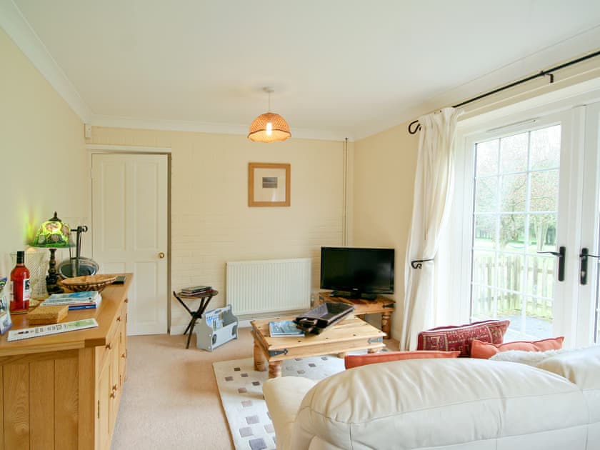 Living room/dining room | Linda’s Lodge, Nr. Halesworth