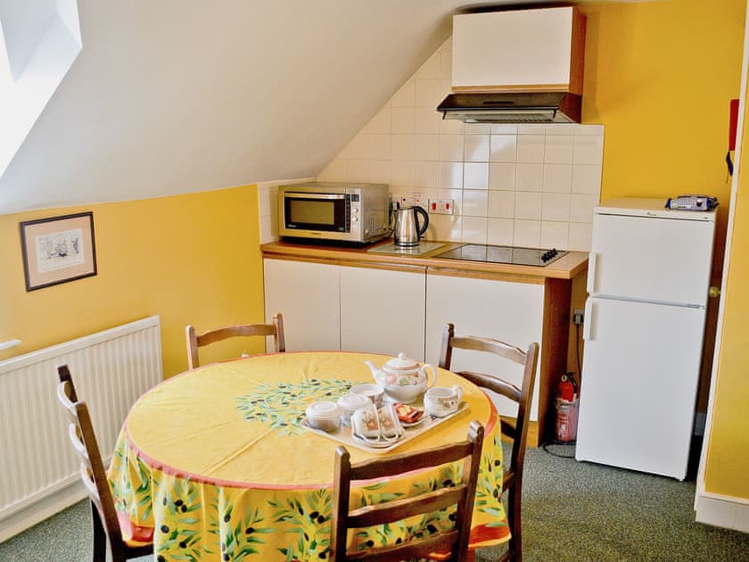 Open plan living/dining room/kitchen | Westonbirt Cottage, Westonbirt, nr. Tetbury