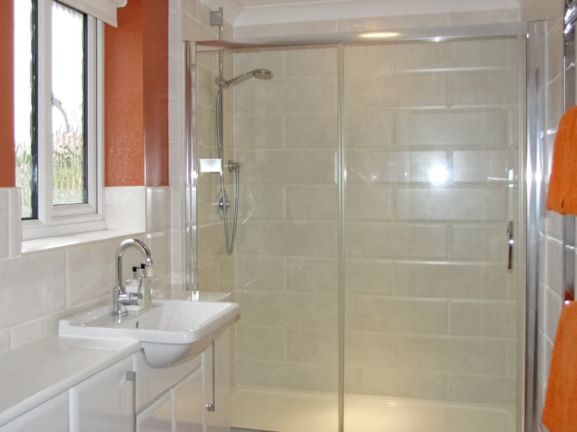 Shower room | Beach Retreat, Mundesley