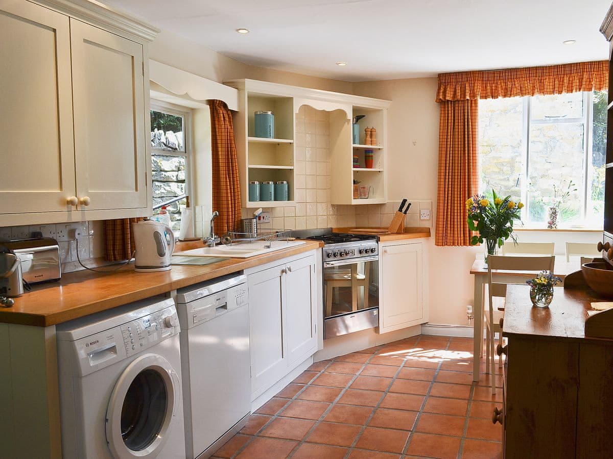 Rose Cottage Number 2 Ref 28440 In Chipping Campden