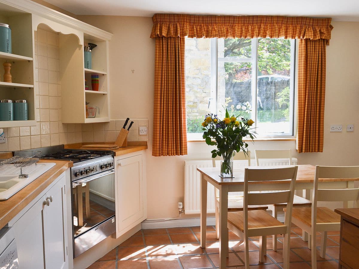 Rose Cottage Number 2 Ref 28440 In Chipping Campden