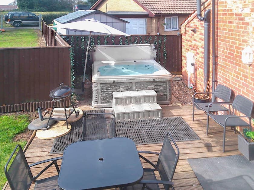 Hot tub | Barn Cottage, Skegness