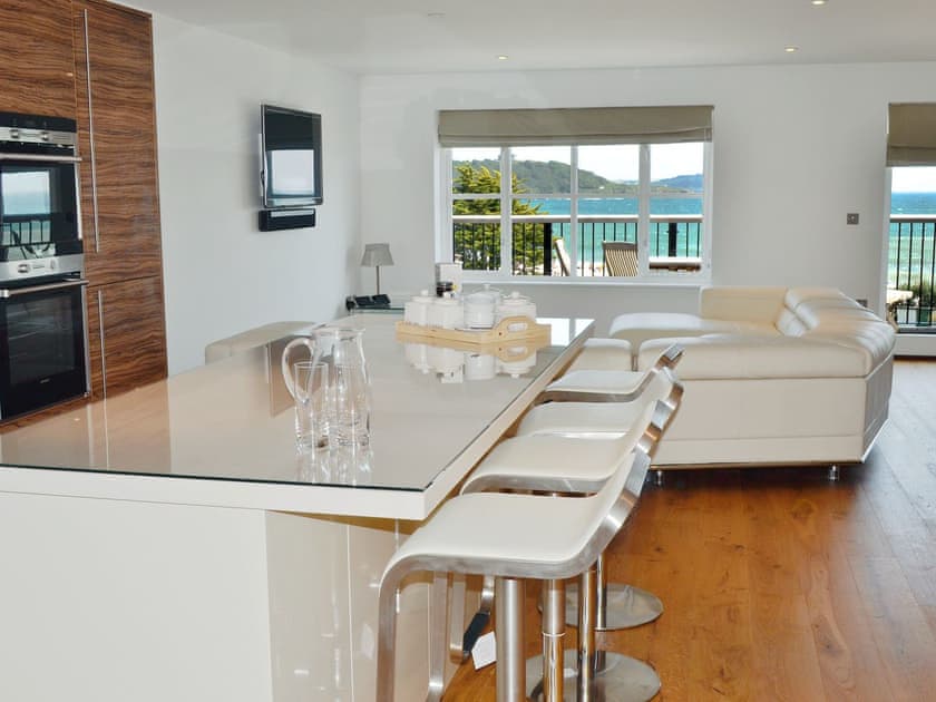 Open plan living/dining room/kitchen | Gylly Beach View, Falmouth