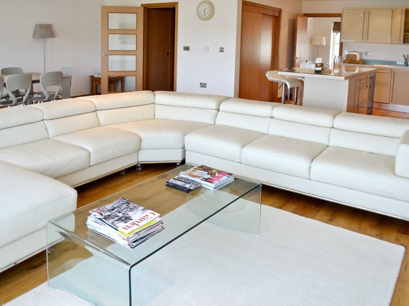 Open plan living/dining room/kitchen | Gylly Beach View, Falmouth
