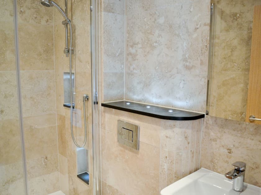 En-suite | Gylly Beach View, Falmouth